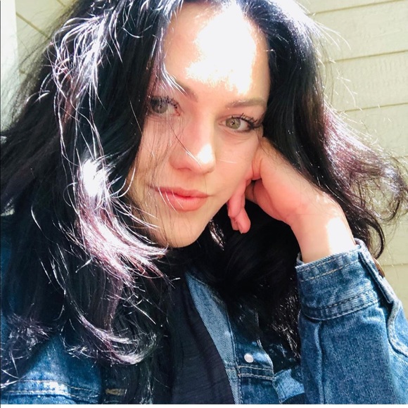 Meet your Posher, Cass - Picture 1 of 1